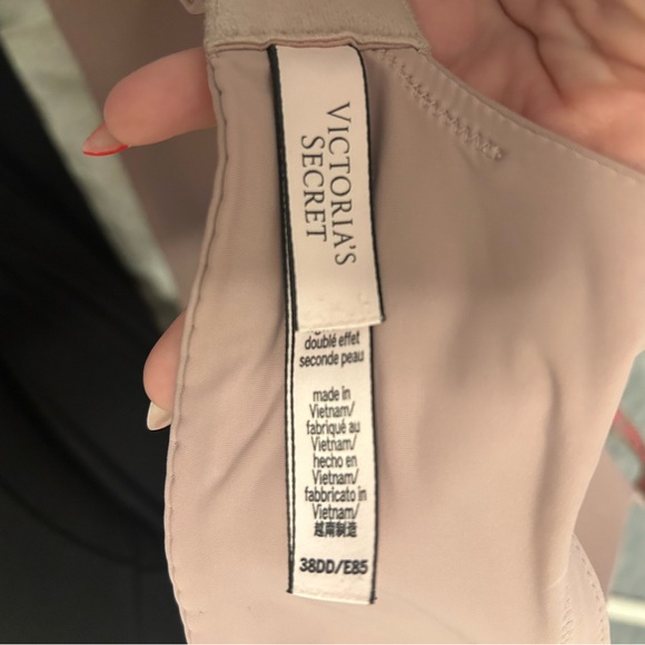 Victoria's Secret Lightly Lined, Wireless T-Shirt Bra in 38DD - Picture 3 of 6